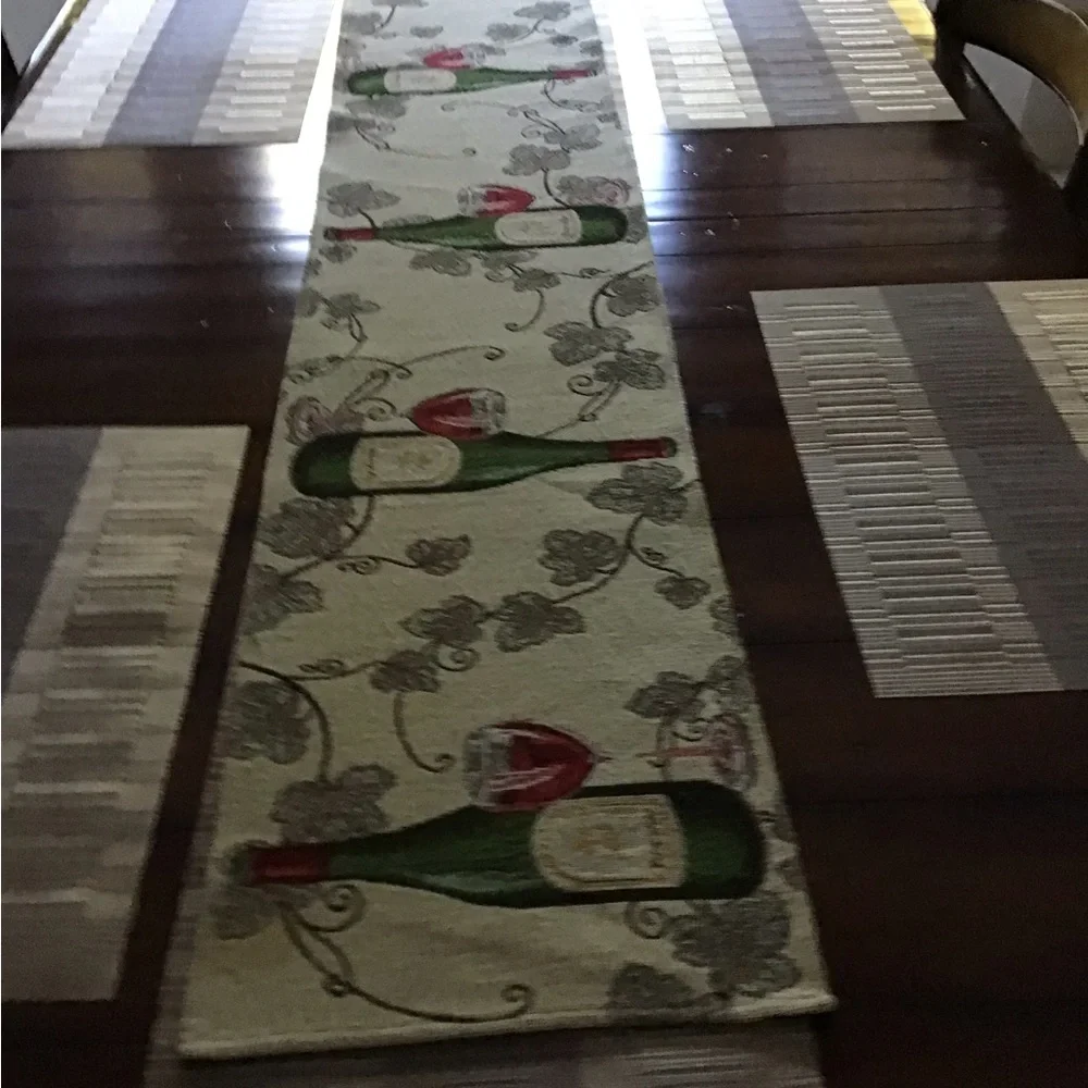 Table Runner - Picture 1 of 2